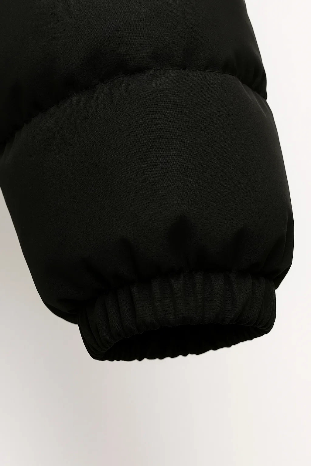 Effortless Black Puffer Jacket With Hooded Design 2
