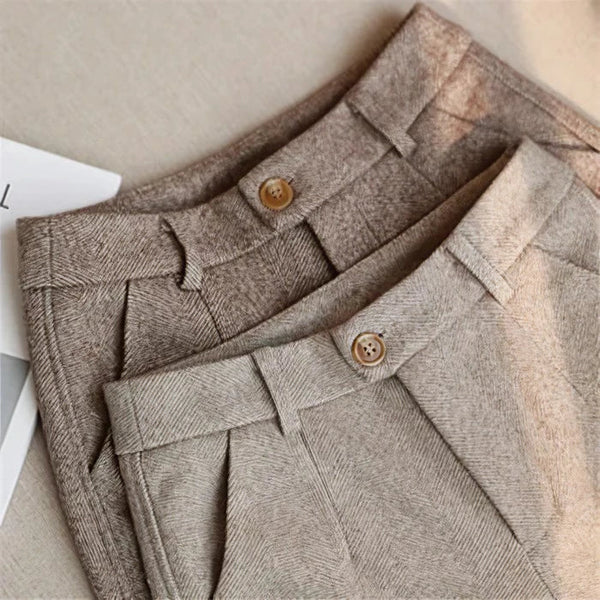 Effortless Vintage Trousers With Pleated Design 0