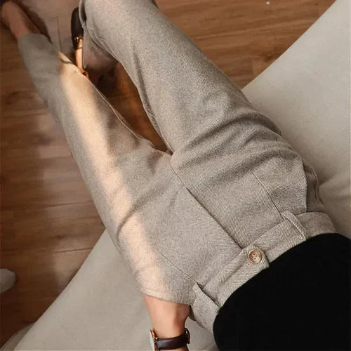 Effortless Vintage Trousers With Pleated Design 1