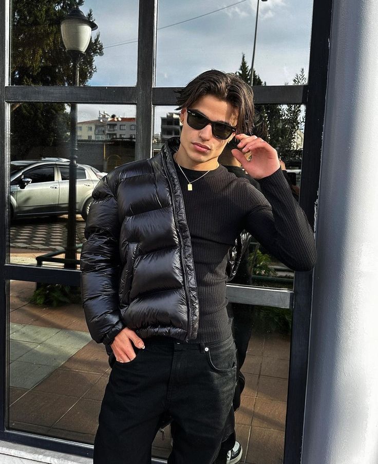 Modern Men's Puffer Jacket With Hooded Design 4